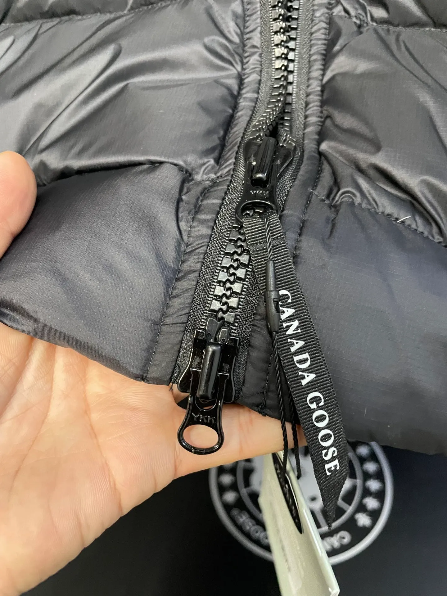 P560 Canadian brand CanadaGoose men's and women's CROFTON lightweight down vest 2229M DWR water-repellent treatment WindWall windproof fabric 700 fleece filling original mold opening details one to one production The upper body effect is stunning Exclusively available on the Xiaohongshu purchasing platform The highest version on the market Size: XS S M L XL XXL
